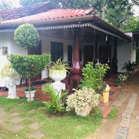 Malee Homestay Polonnaruwa Exteriör bild
