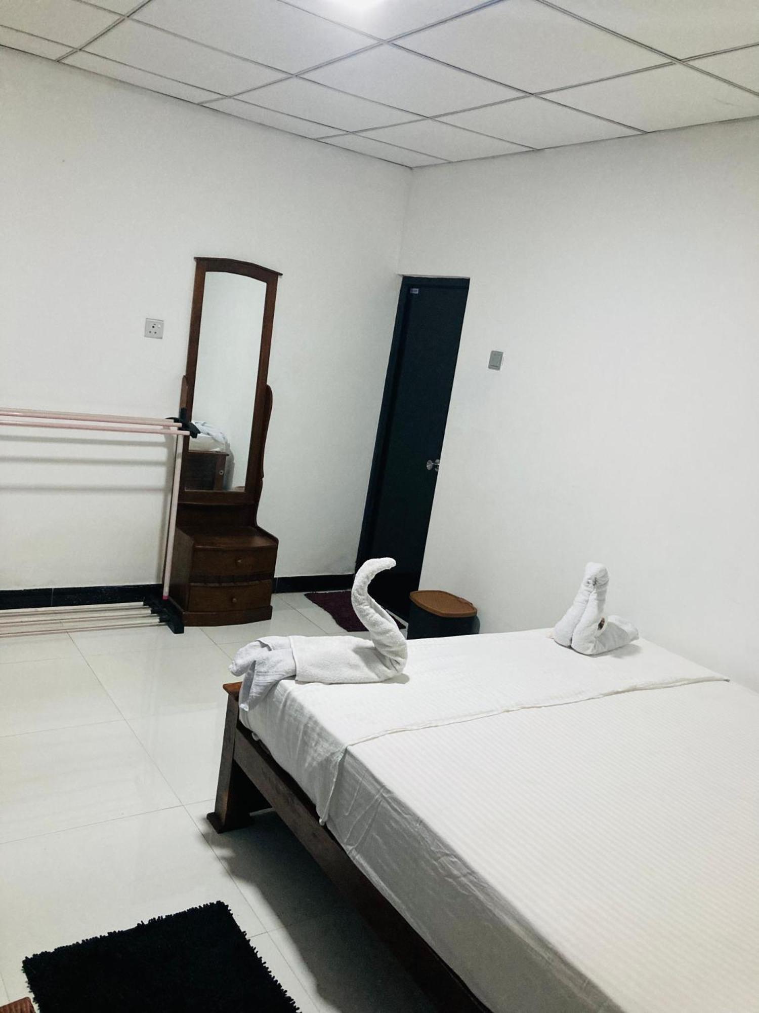 Malee Homestay Polonnaruwa Exteriör bild