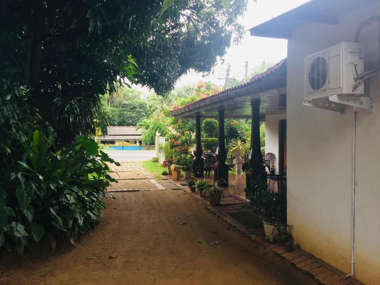 Malee Homestay Polonnaruwa Exteriör bild
