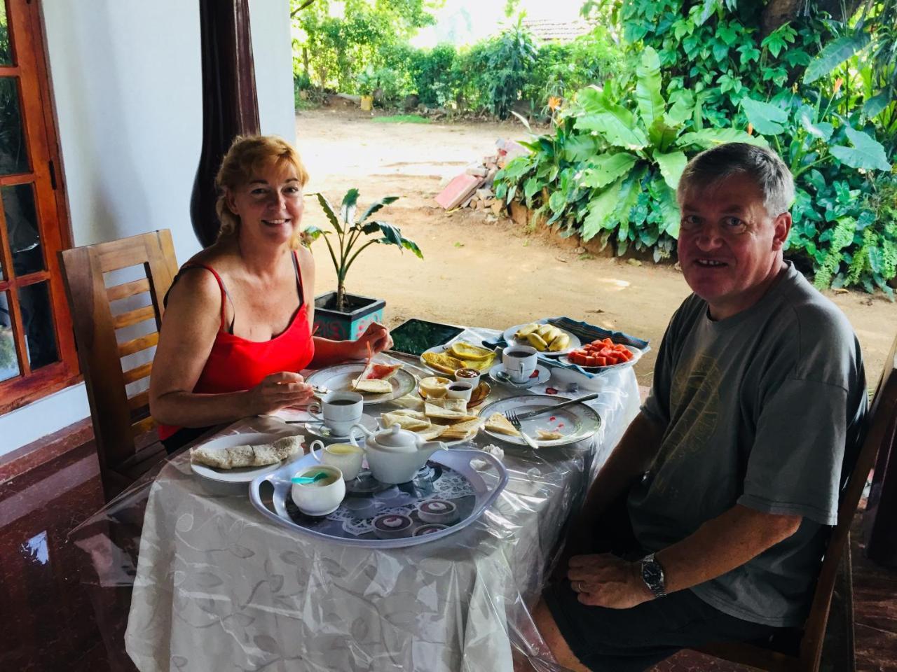 Malee Homestay Polonnaruwa Exteriör bild